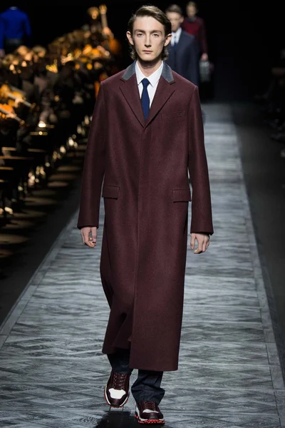 Look 19